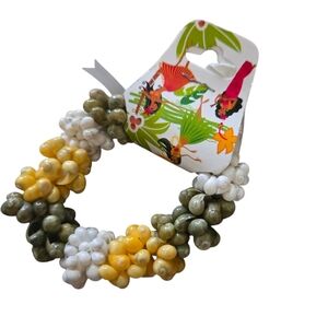 Hawaiian-style shell bracelet.
